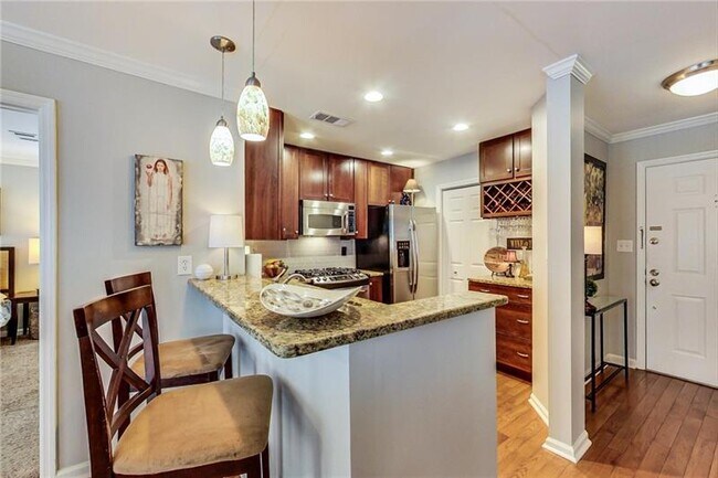 Building Photo - 203 14th St NE