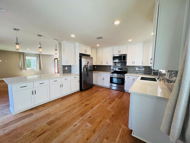 Building Photo - 709 Marguerite Ave
