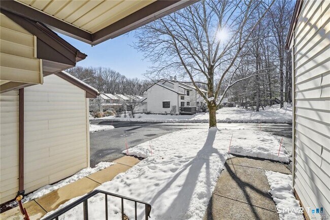 Building Photo - 17 Oak Forest Dr