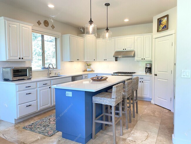 Building Photo - Stunning High-End Home on the 17th Hole at...