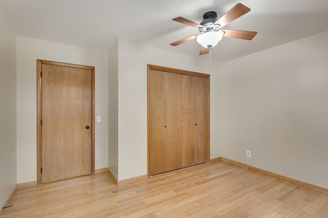 Building Photo - 2 Bedroom/1.5 Bathroom Duplex - ASK ABOUT ...