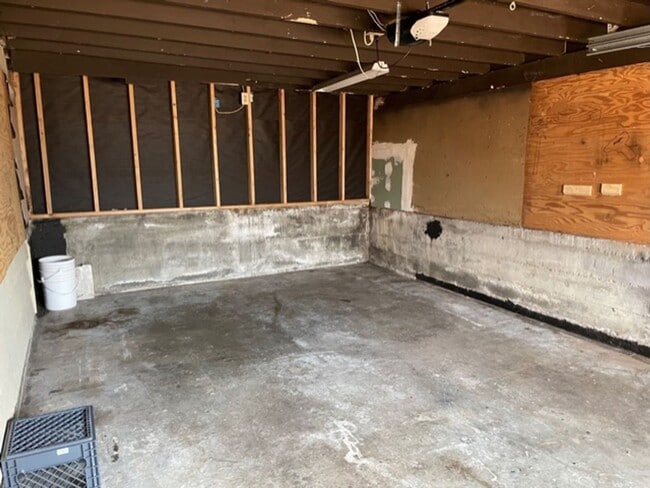 Building Photo - Charming 4 Bed 2 Bath Tri-level in Eastgate, Bellevue