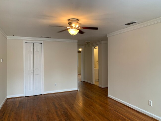 Building Photo - Two Bed Duplex Near Avondale! Great location!