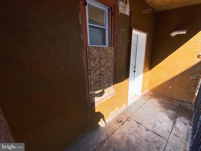 Building Photo - 1426 W Rockland St