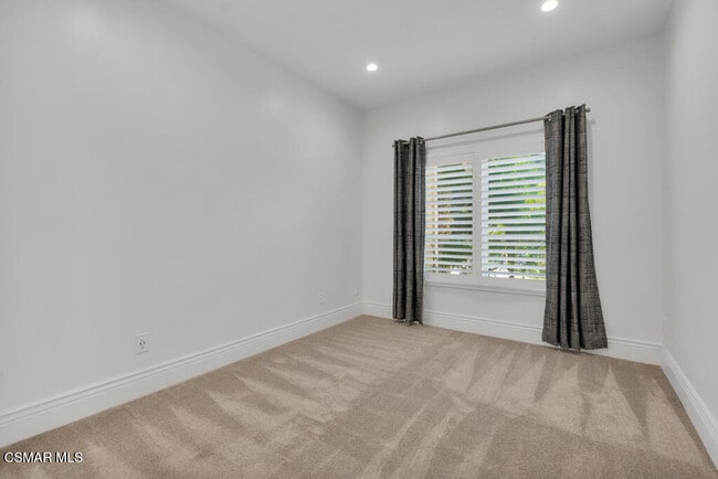 Building Photo - 525 Aqueduct Ct