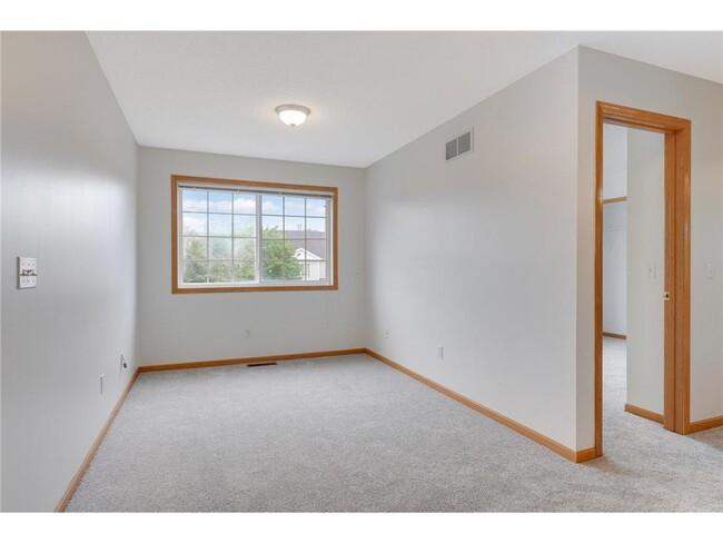 Building Photo - 15921 Finch Ln