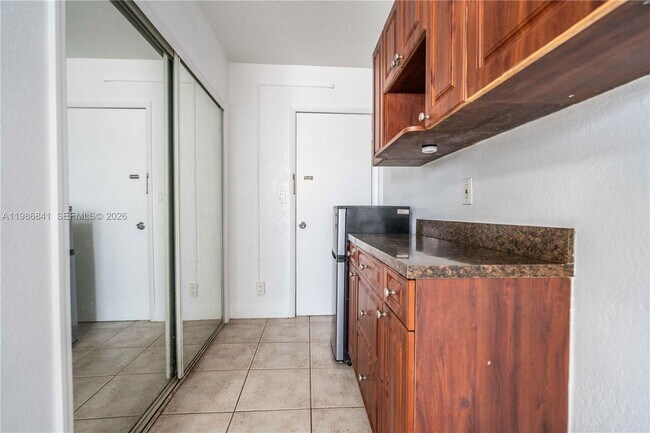 Building Photo - 715 NE 6th St