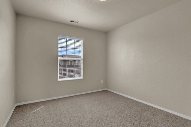 Building Photo - Spacious 3-Bed End-Unit Townhome with Mountain Views Near Ft. Carson