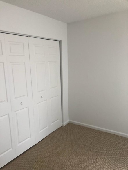 Building Photo - 204 Poinsettia Pine Ct