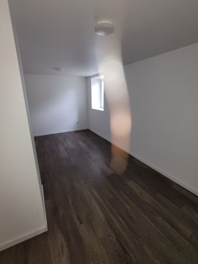 Building Photo - 4 Bedroom/ 3 Bath Home