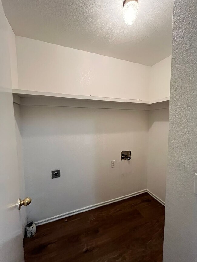 Building Photo - 3609/11 N Drexel