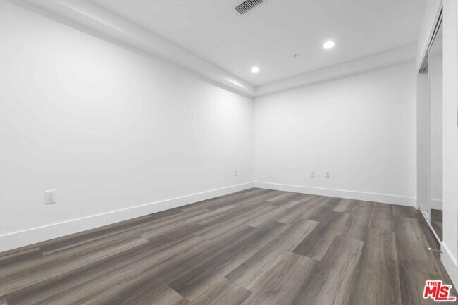 Building Photo - 6006 Klump Ave