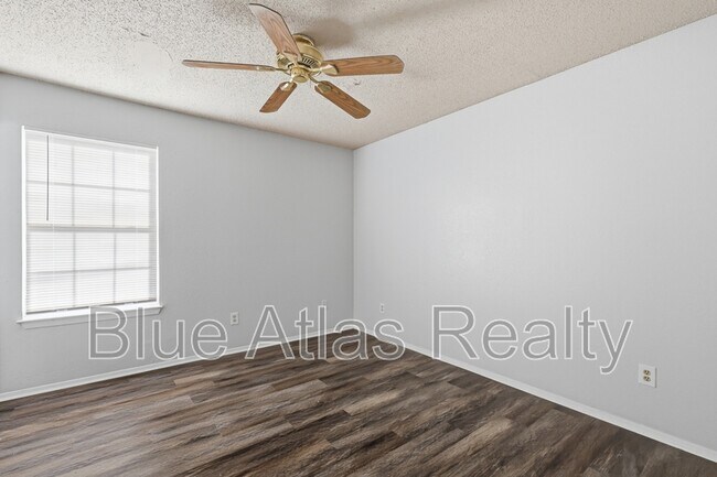 Building Photo - 8030 Cambridge Cir