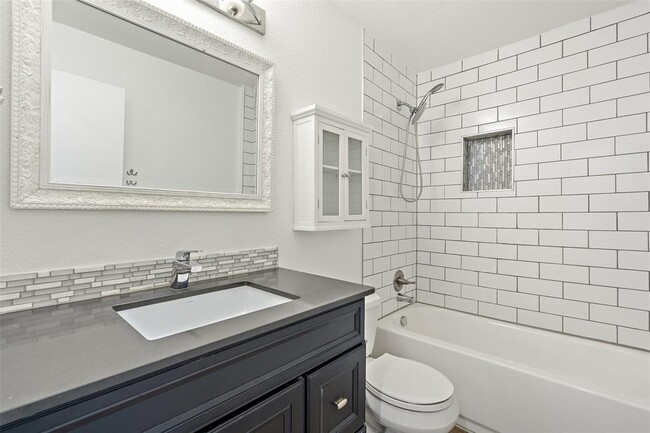 Building Photo - 5608 Cougar Dr