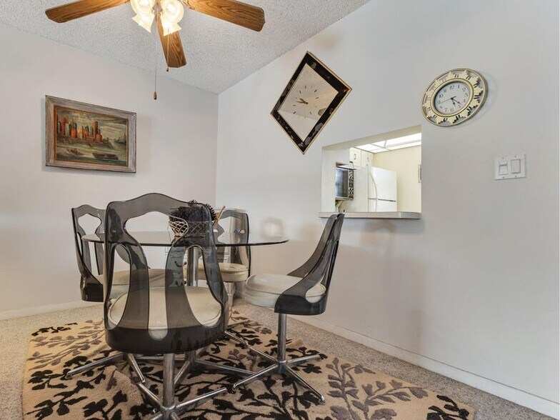 Building Photo - 2615 NE 3rd St