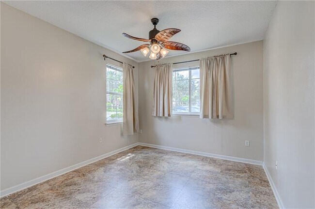 Building Photo - 9833 Baywinds Blvd