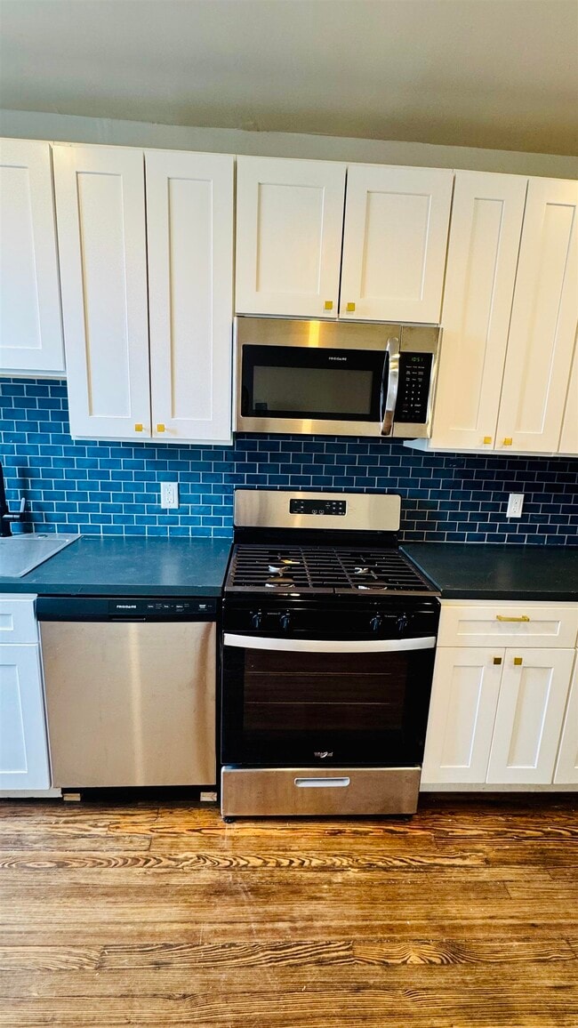 Building Photo - 682 Summit Ave