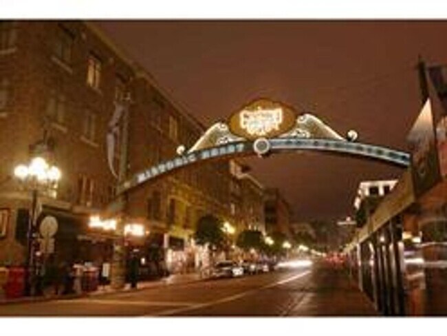Building Photo - Gaslamp City Square Condo  2 bed 2 bath, top floor, corner unit VIEWS