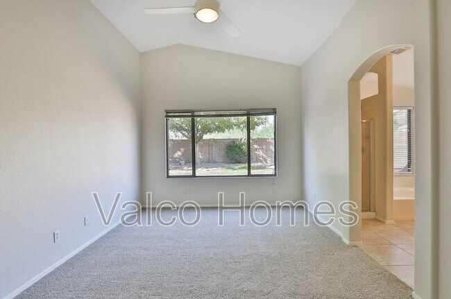 Building Photo - 6450 W Saddlehorn Rd