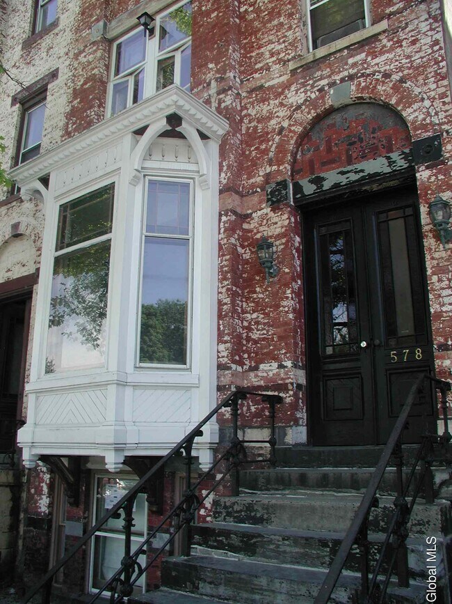 Primary Photo - 578 Madison Ave