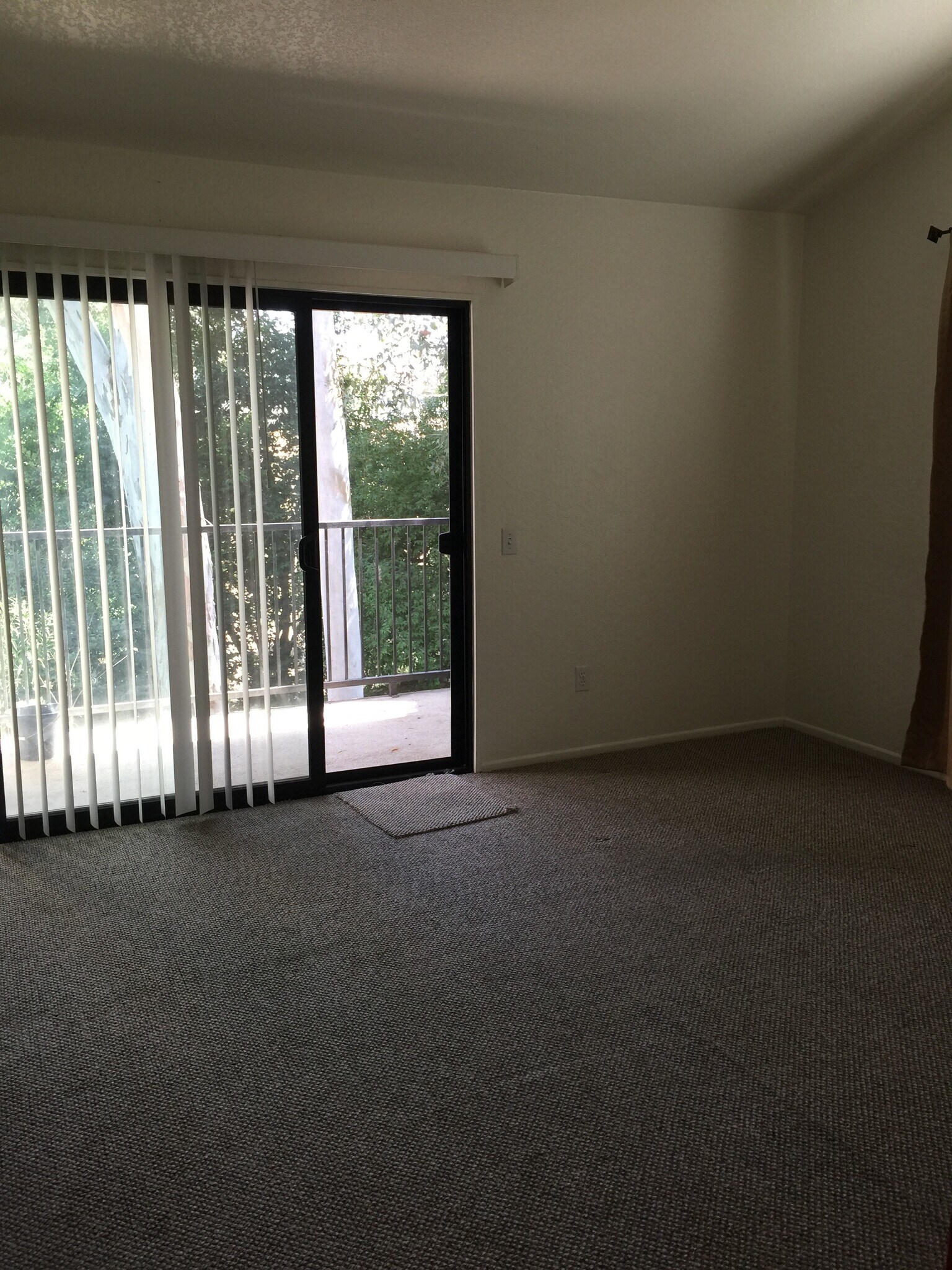 living room with high ceiling - 600 Central Ave