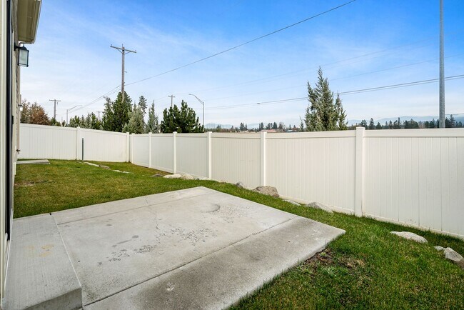 Building Photo - Great Location, Single Family Home, CDA, Pet Friendly