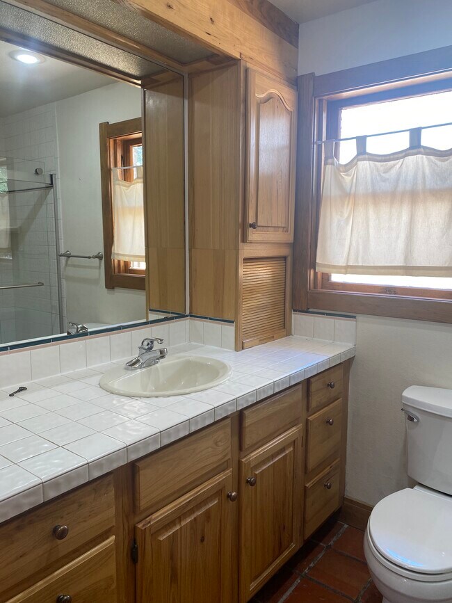 Building Photo - 1491 S York St