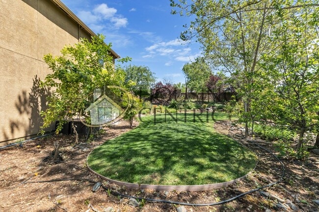 Building Photo - Beautiful Executive Home w/ Pool on 1/2 Ac...