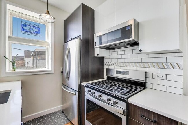 Building Photo - 2255 W 24th St