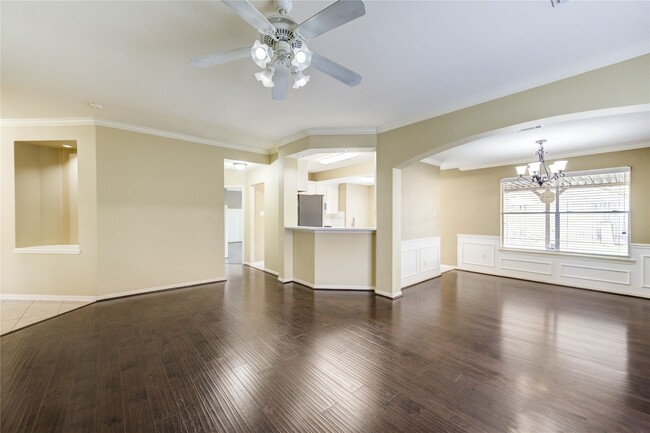 Primary Photo - 22010 Kenlake Dr