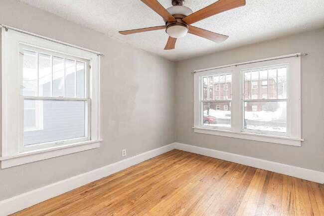 Building Photo - Charming 2-Bedroom Home minutes from everything!