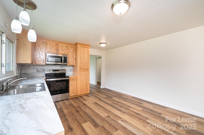 Building Photo - 975 22nd St Pl NE