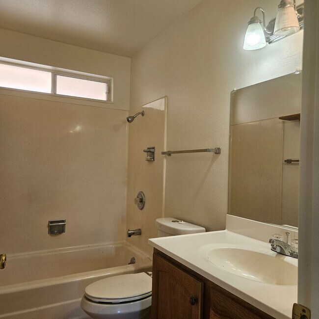 Building Photo - 9845 N 105th Dr
