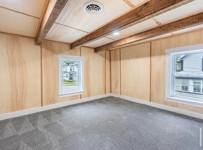 Building Photo - Charming Two-Story Home for Rent in North Hampton!