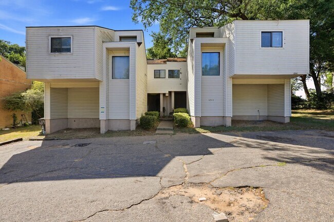 Building Photo - 1844 Larette Dr