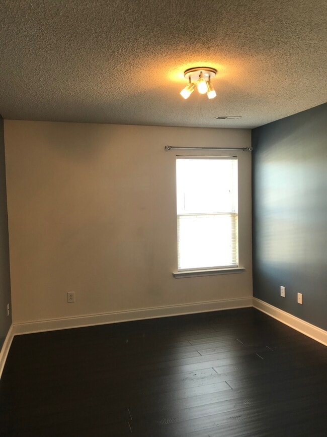 Building Photo - 113 Pennine Dr