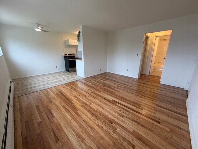 Building Photo - 4789 Ridge Ave