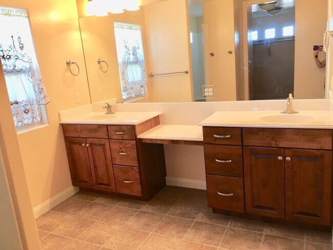 Building Photo - Treasure Valley Home