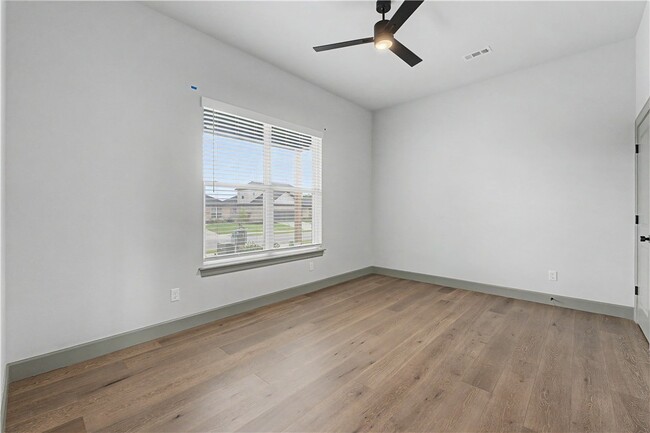 Building Photo - 1081 Mammoth St