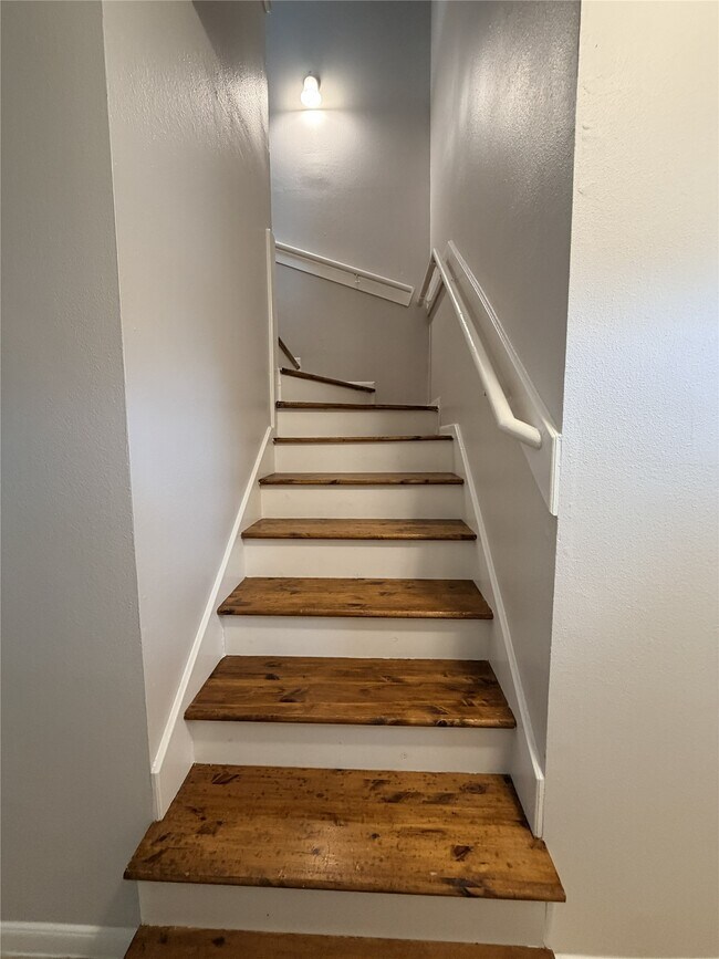 Building Photo - 6407 Waldron Dr