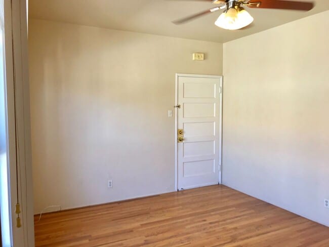 Building Photo - MOVE IN READY! Minutes from Little Italy! ...