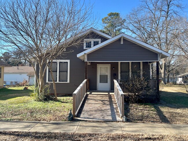 Primary Photo - West End 3 Bedroom, 1 Bath for Rent with u...
