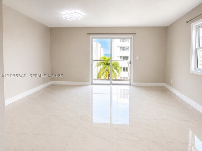 Building Photo - 4122 Collins Ave