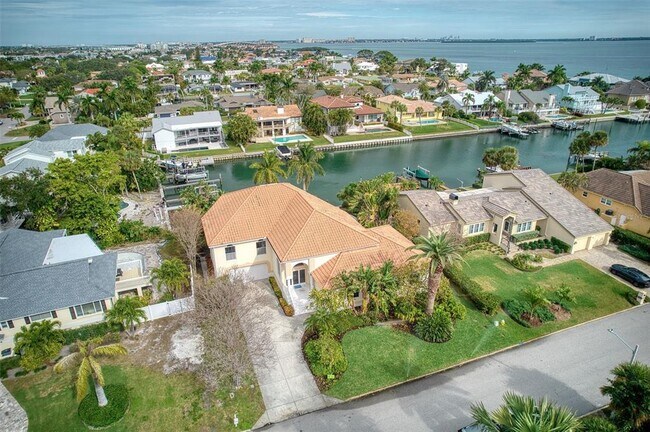 Building Photo - 131 Sands Pt Dr