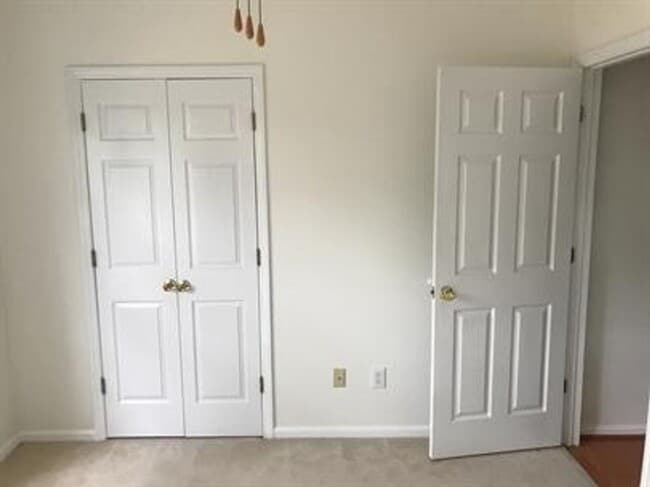 Building Photo - Carolina Lakes!!