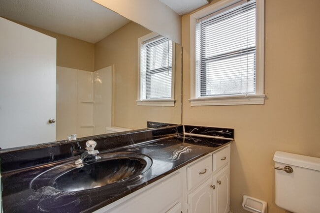 Building Photo - 5635 Crievewood Dr