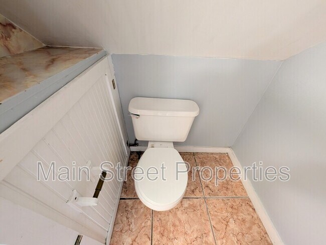 Building Photo - 911 N Spring St