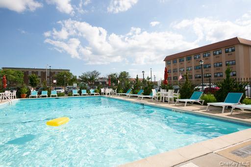 Building Photo - 185 W Park Ave