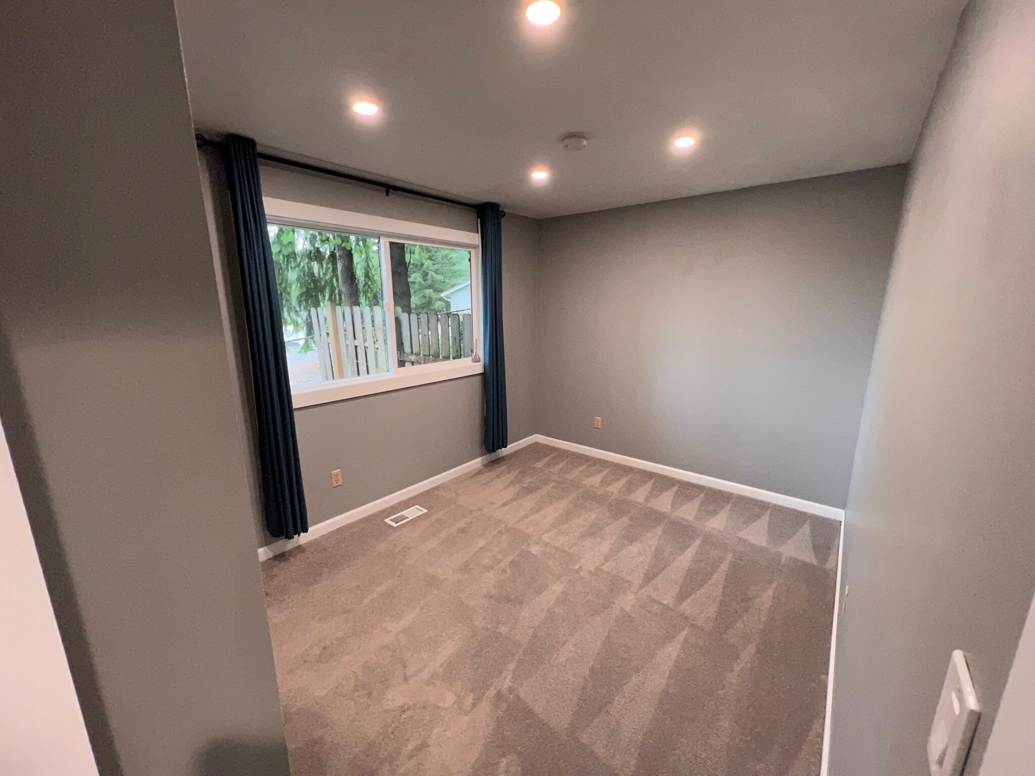Building Photo - 891 NE Bunyard Pl