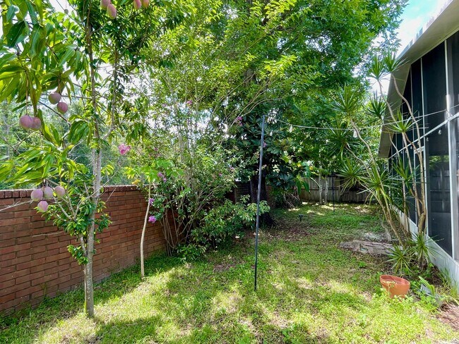 Building Photo - Modern 4-Bed, 2-Bath Solar-Powered Home Near UCF